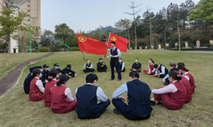 学雷锋精神 扬边关新风