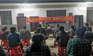那花边境派出所深入辖区向群众宣传陆地国界法