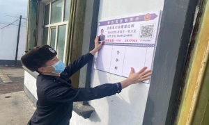 走村入户发放警民联系卡 搭建便民“直通车”