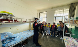 树德行之风 做自强少年