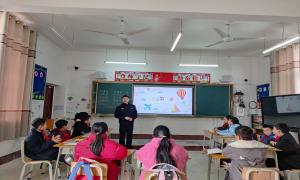 无限春光里 朗朗读书声——记南粤国门一线的山村支教民警黄杰辉