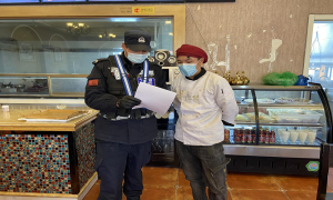 “扎婆婆”的那些暖心事——记斯大林便民警务站指导员扎伊力·玉山