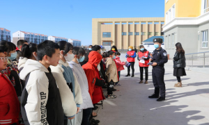 反诈校园行 民警在行动