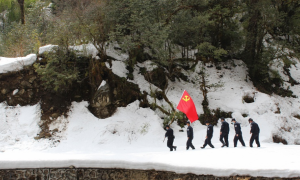 深化沿边党建带 共筑边境安全线