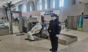 双警异地同战“疫”