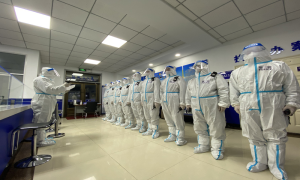 向上边境派出所民警积极助力驻地疫情防控工作