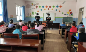 “开学第一讲” 法制宣传进课堂