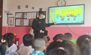 开学进校园 带着“萌娃”学安全