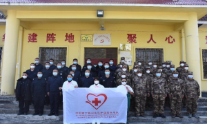 医生为移民管理警察上“开学第一课” 只为同一场战疫