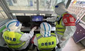 水口关出入境边防检查站开展疫情防控应急处突演练