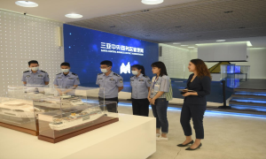 三亚出入境边防检查站派员到三亚中央商务区管理局走访参观