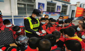 艾边境派出所联合辖区学校开展“警校共育 平安随行”主题警营开放日活动
