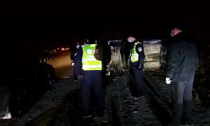 车辆侧翻 移民管理警察紧急救助