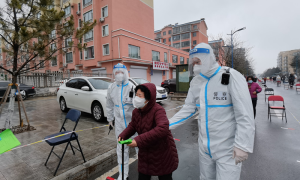 “疫”无反顾守护您 别样“警”色暖同行
