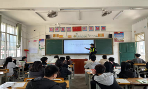 法治宣讲进校园 普法教育伴成长