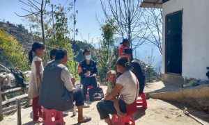 入户走访“不停歇” 为民服务“没距离”
