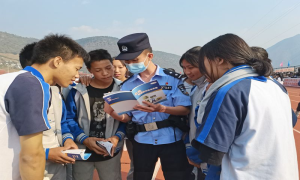 反恐宣传进校园 安全防范“警”相随