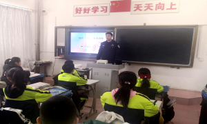 开学第一课 法律伴成长
