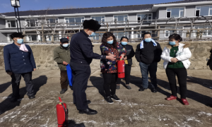 马鹿沟边境派出所走进辖区养老机构开展消防演练