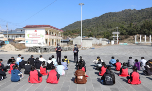畹町出入境边防检查站苏典分站为初三学子开展心理解压活动