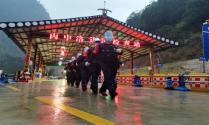 青春书写忠诚 奋斗彰显初心