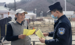 延边边境管理支队组织开展国家安全教育日普法宣传活动