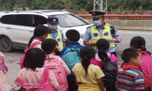 扎根边疆一心为民的李警官