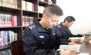暖春读书日 亲子共阅读 书香润警心