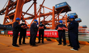 黄骅出入境边防检查站组织开展国家安全教育日普法宣传活动