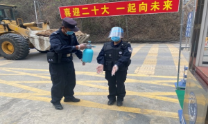 “辅警夫妻”用爱护“小家” 用责任护“大家”