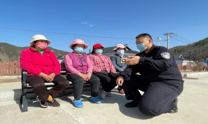 警民联手筑防线 全民守法促安全