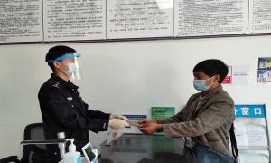 当“黑户”遇见热心民警会擦出怎样的火花