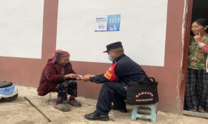 服务群众零距离 送证上门暖民心