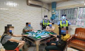 8名涉赌人员当场被抓，移民管理警察将赌博窝点“一锅端”！