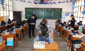 杜绝校园霸凌 我们在你身后