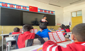 安全法宣进校园