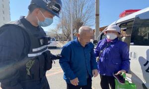 向上边境派出所救助走失老人获赞誉
