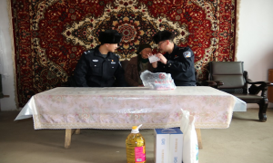民族团结送春风 架起警民“连心桥”