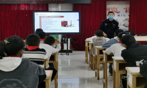 也门勒边境派出所开展“法制教育进校园 平平安安促成长”宣传教育讲座