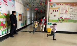 奇巴隆边境派出所深入幼儿园开展消防安全培训