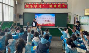 为孩子撑起一片蔚蓝天空
