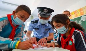 贝林哈日莫墩边境派出所联合驻地学校开展中国共产主义青年团成立100周年庆祝活动