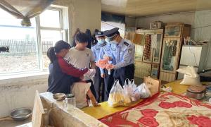 情暖困难儿童