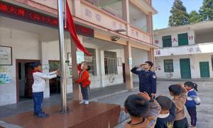 洋浦出入境边防检查站开展“千里传情 感恩母爱”母亲节主题活动