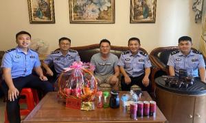 钦州出入境边防检查站派员看望慰问受伤民警