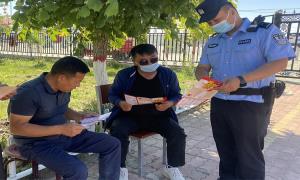 吾巴勒边境派出所深入辖区开展民法典宣传工作