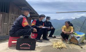 “田间警务”播撒“平安种子”