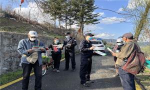 民警化身“宣传员” 筑牢安全“防火墙”