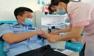 血脉相连！移民管理警察驱车为40公里外受伤群众紧急输血