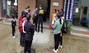 石月亮边境派出所深入开展法治宣传活动